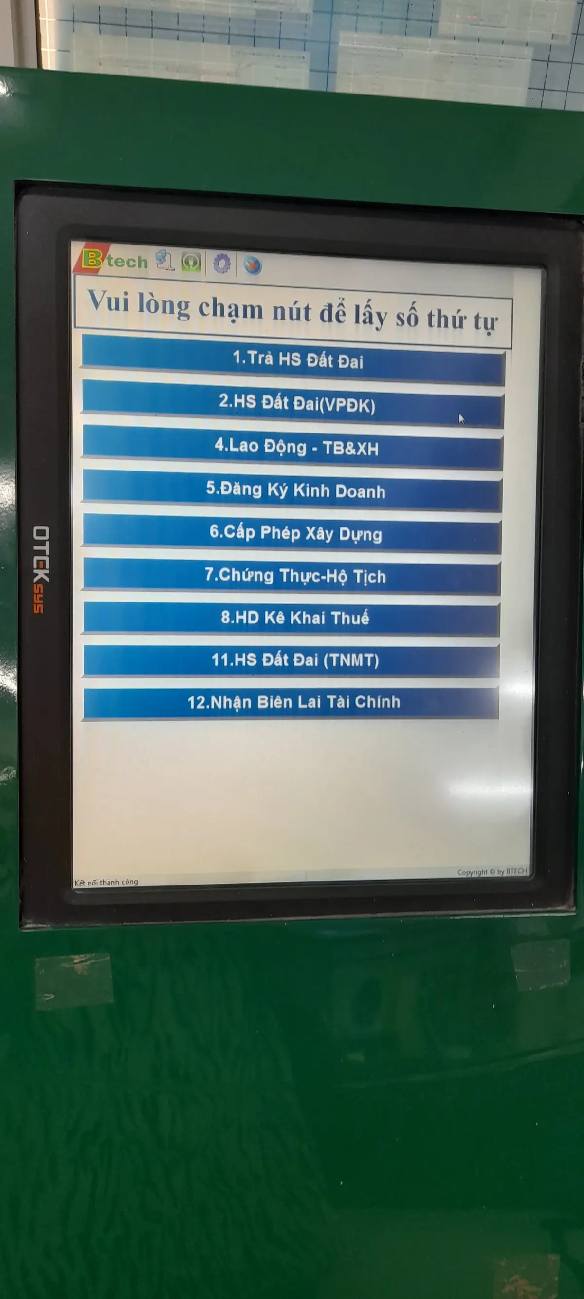 Queue display board listing service counters in a ward office hall, with one line for certification and civil registration.