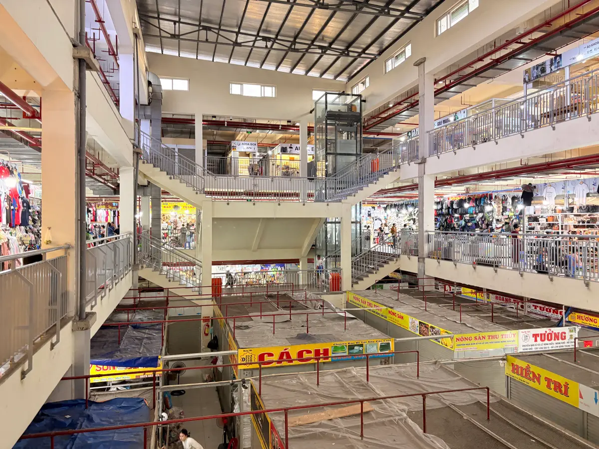 Multi-storey market hall seen from a balcony with stalls on each level