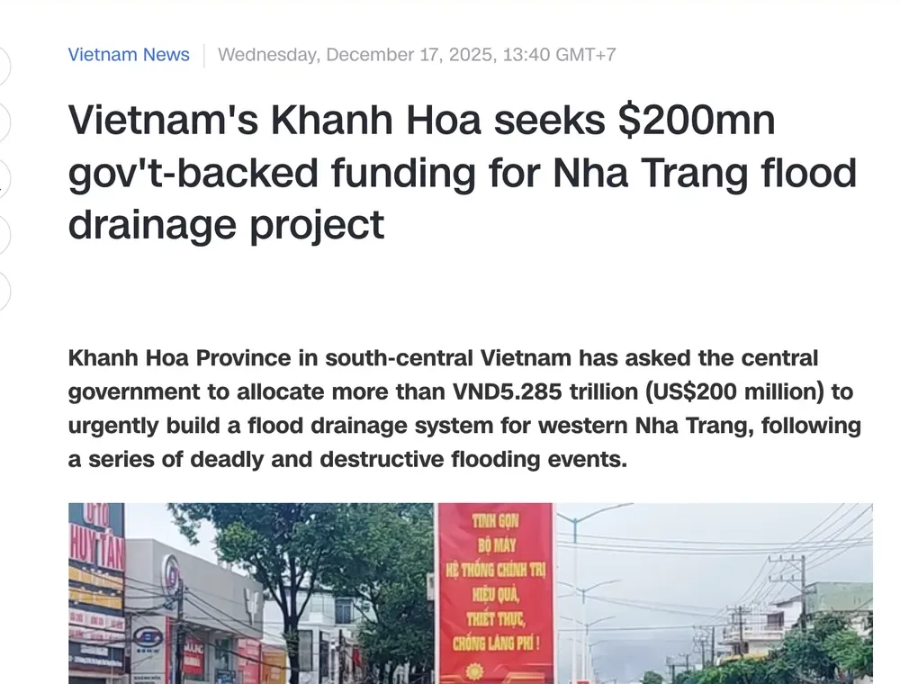 News web page headed Khanh Hoa seeks funding for Nha Trang flood drainage project, with its first paragraph and a photo of a flooded street